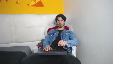 Snapshot of liamluxe chatting on 24, 2, 2025 LiamLuxe online show from 24, 2, 2025