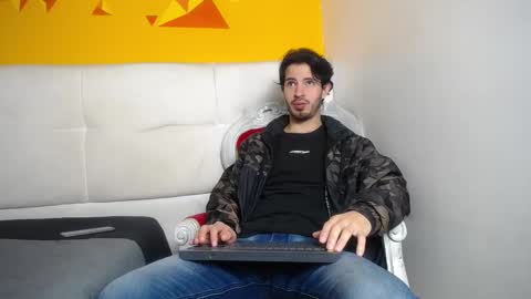 Snapshot of liamluxe chatting on 28, 2, 2025 LiamLuxe online show from 28, 2, 2025