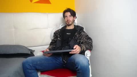 Snapshot of liamluxe chatting on 28, 2, 2025 LiamLuxe online show from 28, 2, 2025