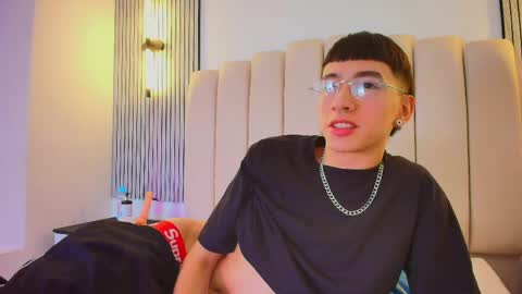 Snapshot of lian_cameron chatting on 9, 5, 2026 lian_cameron online show from 9, 5, 2026
