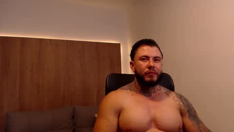 Snapshot of lianjones9 chatting on 19, 10, 2025 lianjones9 online show from 19, 10, 2025