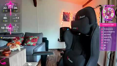 LiaQuinn online show from 15, 10, 2025