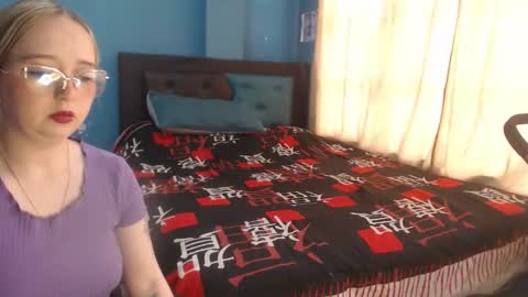 Lia Roberts online show from 10, 11, 2025