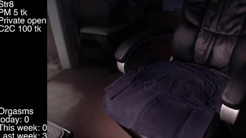 Snapshot of liebestool8 chatting on 5, 2, 2025 liebestool8 online show from 5, 2, 2025