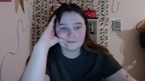 Snapshot of light_lunaa chatting on 24, 1, 2025 light_lunaa online show from 24, 1, 2025