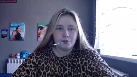 Snapshot of light_lunaa chatting on 18, 9, 2025 light_lunaa online show from 18, 9, 2025