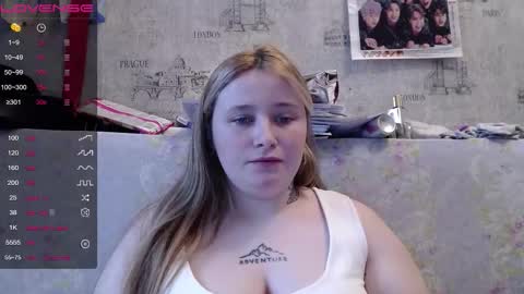 light_lunaa online show from 12, 11, 2025