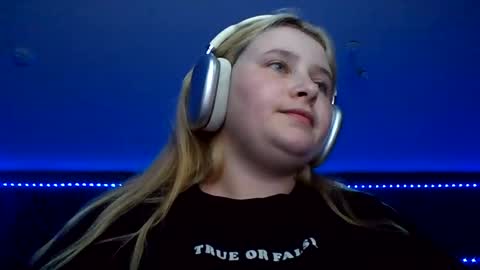 Snapshot of light_lunaa chatting on 7, 8, 2026 light_lunaa online show from 7, 8, 2026