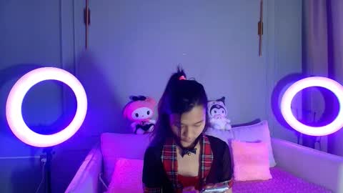 Lihn Pham online show from 18, 12, 2025