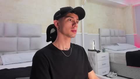 Snapshot of liiamhudson_ chatting on 4, 2, 2025 L I I A M online show from 4, 2, 2025