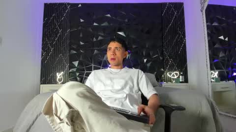 Snapshot of liiamhudson_ chatting on 10, 3, 2025 L I I A M online show from 10, 3, 2025