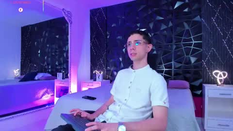 Snapshot of liiamhudson_ chatting on 12, 9, 2025 L I I A M online show from 12, 9, 2025