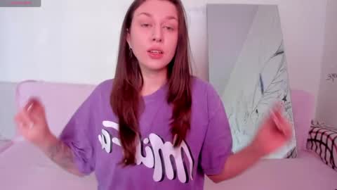 Snapshot of lil_foxy999 chatting on 9, 4, 2026 Alisa online show from 9, 4, 2026