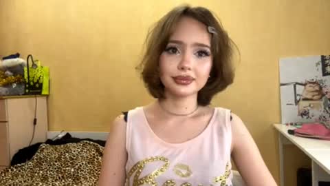 Snapshot of lil_glow chatting on 6, 1, 2026 Lily online show from 6, 1, 2026