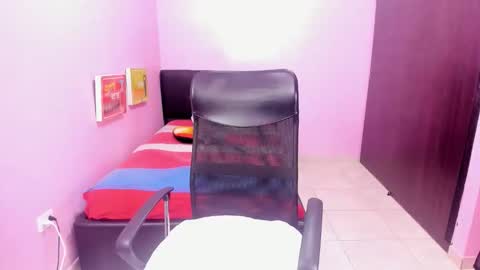 Snapshot of lil_mommy_slut chatting on 14, 11, 2025 lil_mommy_slut online show from 14, 11, 2025