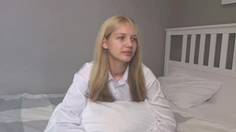 Snapshot of lil_tasty33 chatting on 21, 9, 2025 Emma online show from 21, 9, 2025