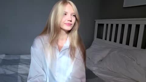 Snapshot of lil_tasty33 chatting on 5, 10, 2025 Emma online show from 5, 10, 2025