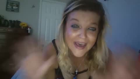 Snapshot of lilblonde412 chatting on 24, 9, 2025 lilblonde412 online show from 24, 9, 2025