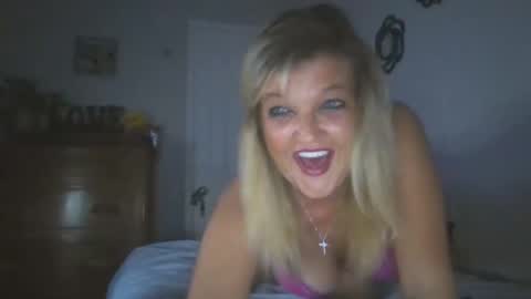 Snapshot of lilblonde412 chatting on 27, 9, 2025 lilblonde412 online show from 27, 9, 2025