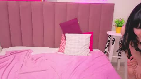 Lilli  follow me kiss online show from 3, 6, 2026