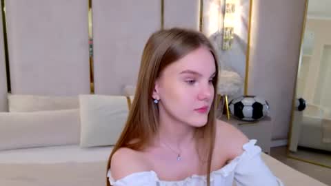 lili_lohan online show from 13, 7, 2026