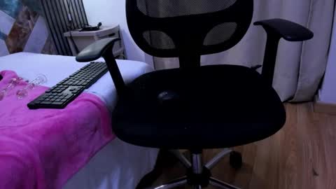 Snapshot of lili_pinki chatting on 15, 10, 2025 lili_pinki online show from 15, 10, 2025