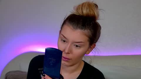 Mia online show from 10, 3, 2025