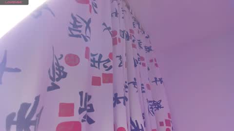 holis soy lily chang no olvides el pulgar arriba es muy importante para mi 3 independent model online show from 18, 1, 2025