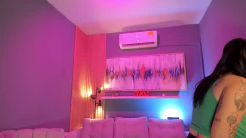 holis soy lily chang no olvides el pulgar arriba es muy importante para mi 3 independent model online show from 18, 3, 2026