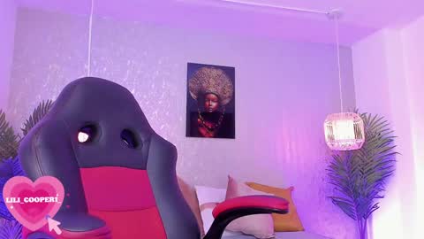 Snapshot of lilicooper_ chatting on 6, 1, 2025 Lili Cooper online show from 6, 1, 2025