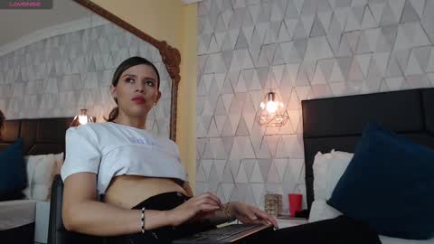 LilyJensen online show from 8, 9, 2025