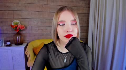 LiliLinn online show from 4, 2, 2025