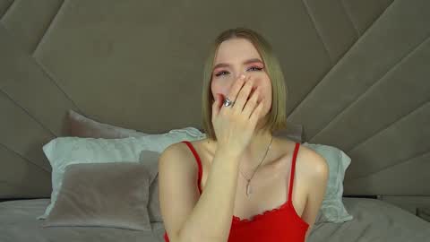 LiliLinn online show from 5, 2, 2025