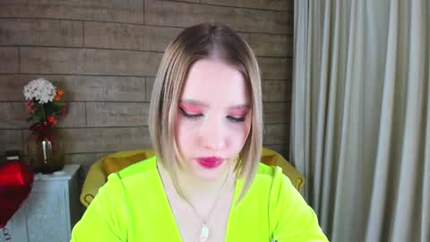 LiliLinn online show from 19, 2, 2025