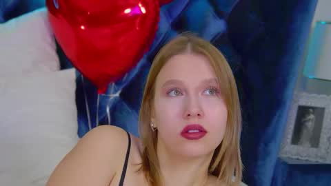 LiliLinn online show from 15, 11, 2025