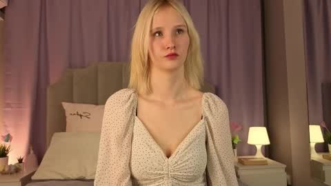 LiliMew online show from 15, 4, 2026