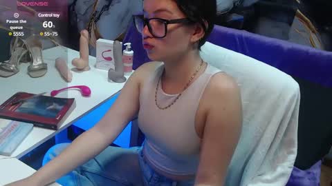 Snapshot of lilimini032 chatting on 8, 3, 2025 lilimini online show from 8, 3, 2025