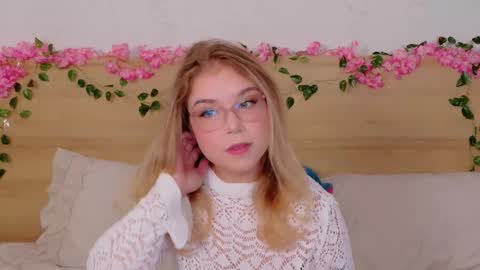 Lilith Bonheur online show from 24, 10, 2025