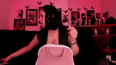 Snapshot of lilith_deveraux_ chatting on 10, 7, 2026 MISTRESS LILITH online show from 10, 7, 2026