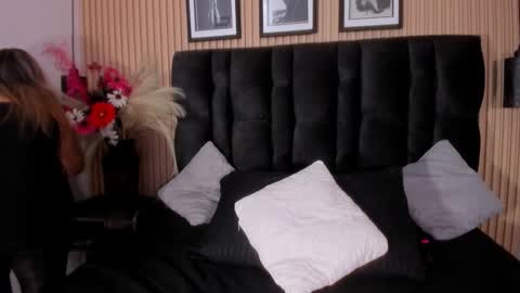   online show from 5, 12, 2025