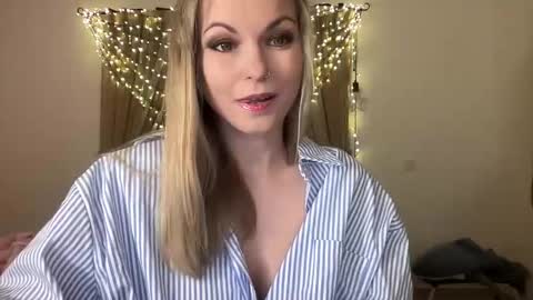 Snapshot of lilithnewdawn chatting on 3, 3, 2026 lilithnewdawn online show from 3, 3, 2026