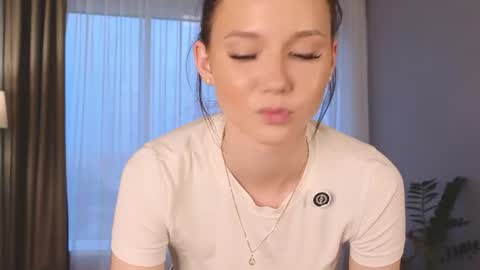 Snapshot of lillakrzynowek chatting on 7, 7, 2026 Isa online show from 7, 7, 2026