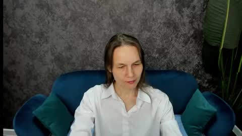 lillian_white1 online show from 6, 3, 2025