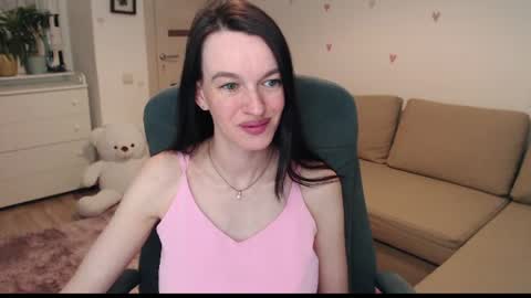 Snapshot of lilliyves chatting on 18, 7, 2026 lilliyves online show from 18, 7, 2026