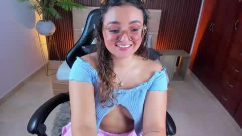 Snapshot of lilly_ass chatting on 8, 2, 2025 L I L L Y online show from 8, 2, 2025