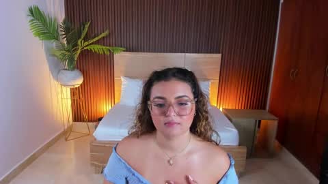 Snapshot of lilly_ass chatting on 17, 2, 2025 L I L L Y online show from 17, 2, 2025