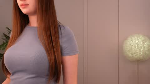 Lilly Colins online show from 26, 1, 2025