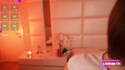 Lilly Colins online show from 24, 10, 2025