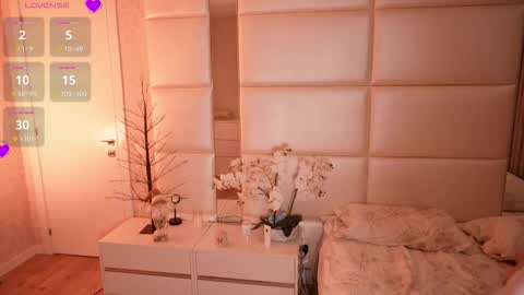 Lilly Colins online show from 18, 1, 2026