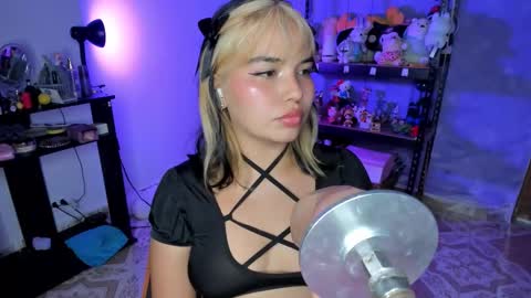 Snapshot of lilly_kinky chatting on 23, 10, 2025 Lilly online show from 23, 10, 2025